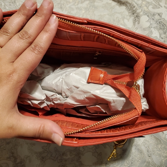 Purse - Picture 2 of 9